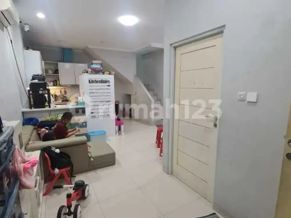 Rumah Rapi 2 1/4 Lantai Jarang Ada Kalideres Permai