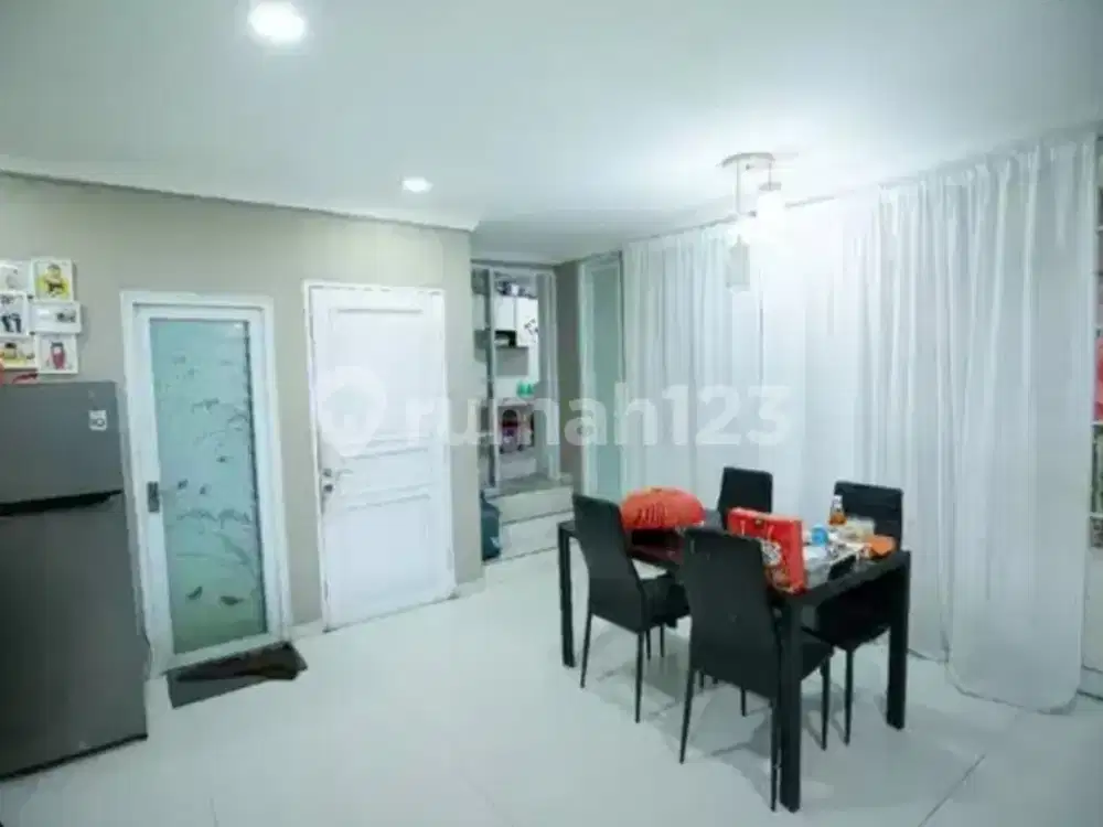 Rumah Cantik 4 Lantai Dengan Rooftop Ex Bridal Dan Studio Foto
