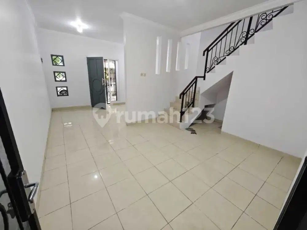 Rumah Hadap Timur Siap Huni Puri Permata Mediterania di Puri Gardena