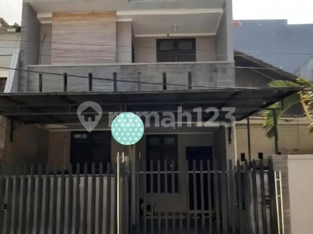 Rumah 3 Lantai Posisi Dekat Taman Jelambar