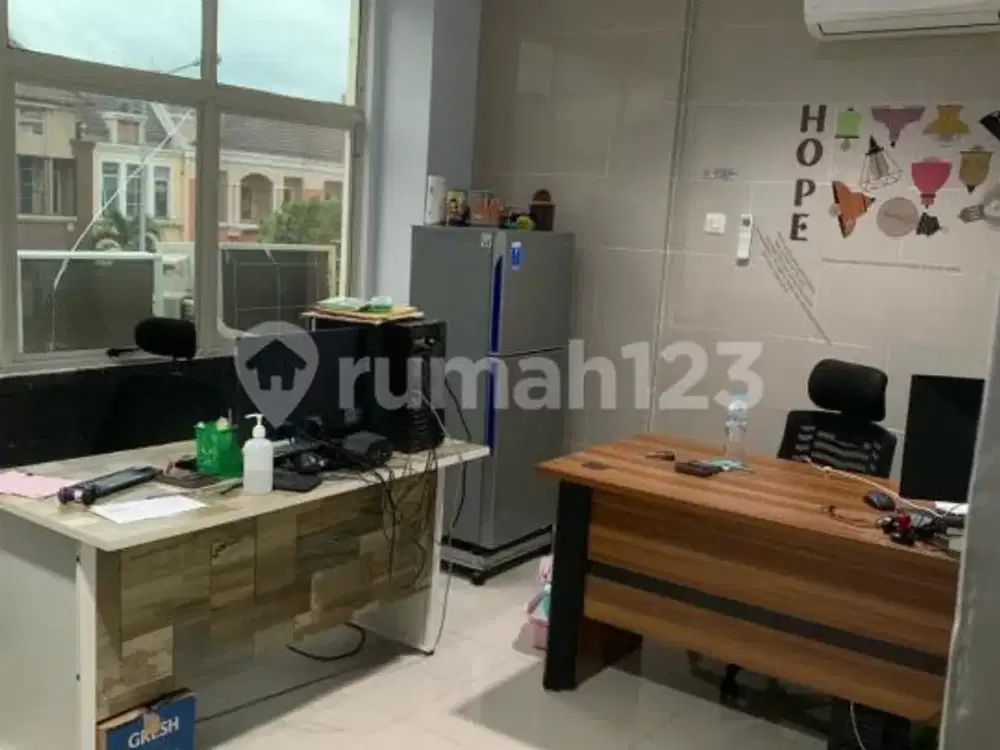 Ruko 4 Lantai Lokasi Strategis bisa Usaha dan Tempat Tinggal Mutiara Taman Palem