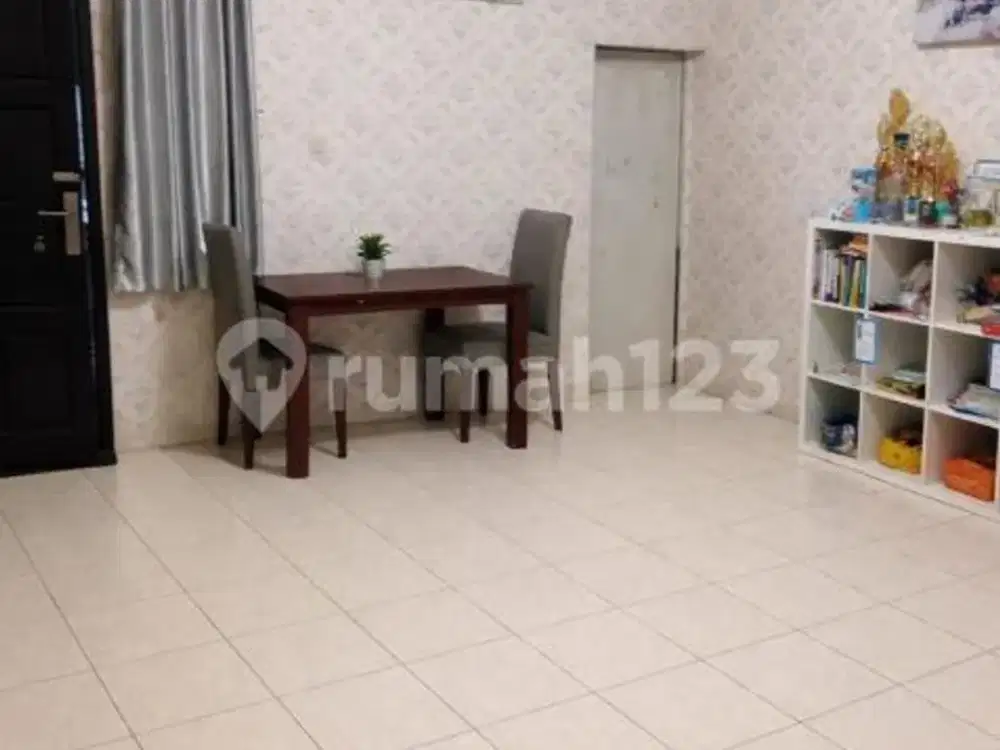 Rumah 3.5 Lantai Masih Sangat Bagus Siap Huni Jelambar Wijaya