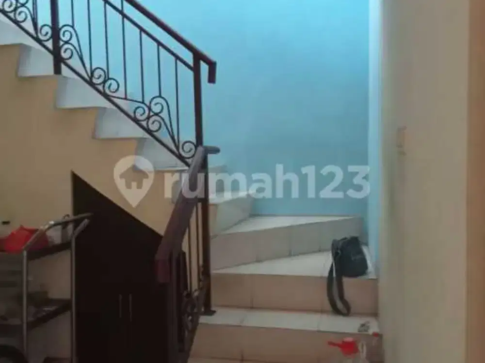 Rumah Hadap Timur Dalam Cluster Puri Permata Mediterania di Puri Gardena