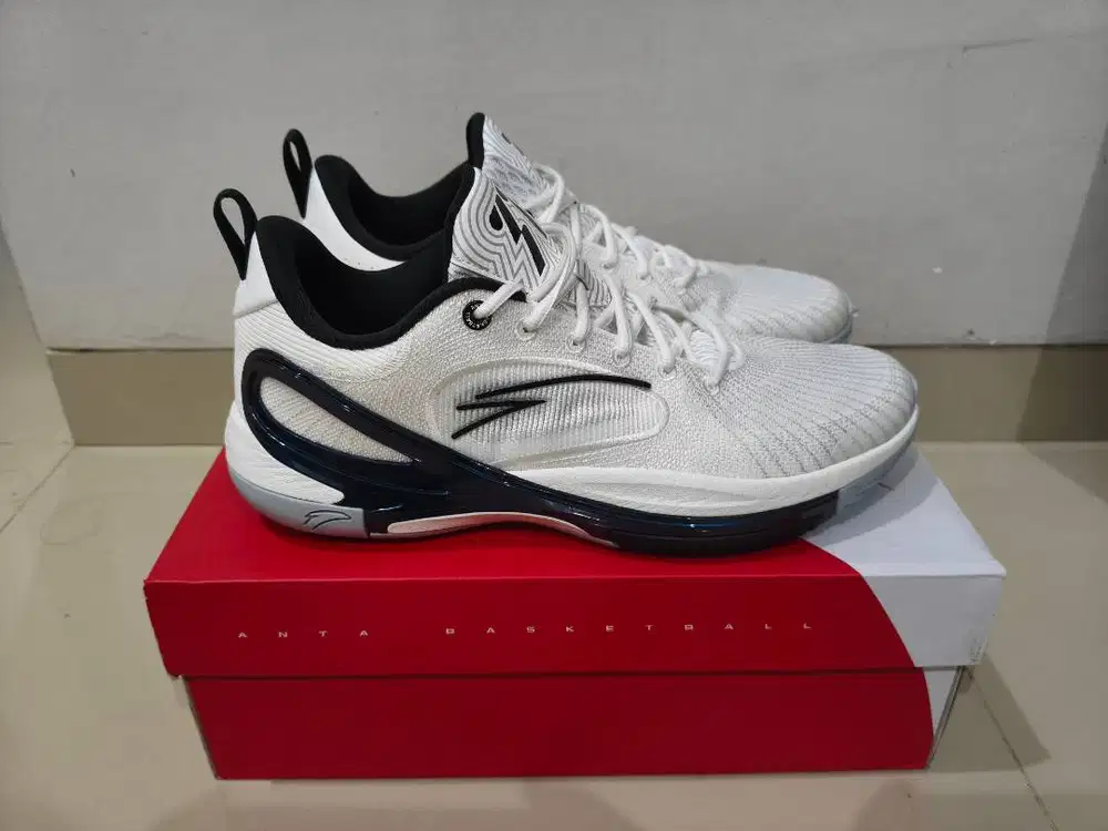 Sepatu Basket Putih Anta Splash 7