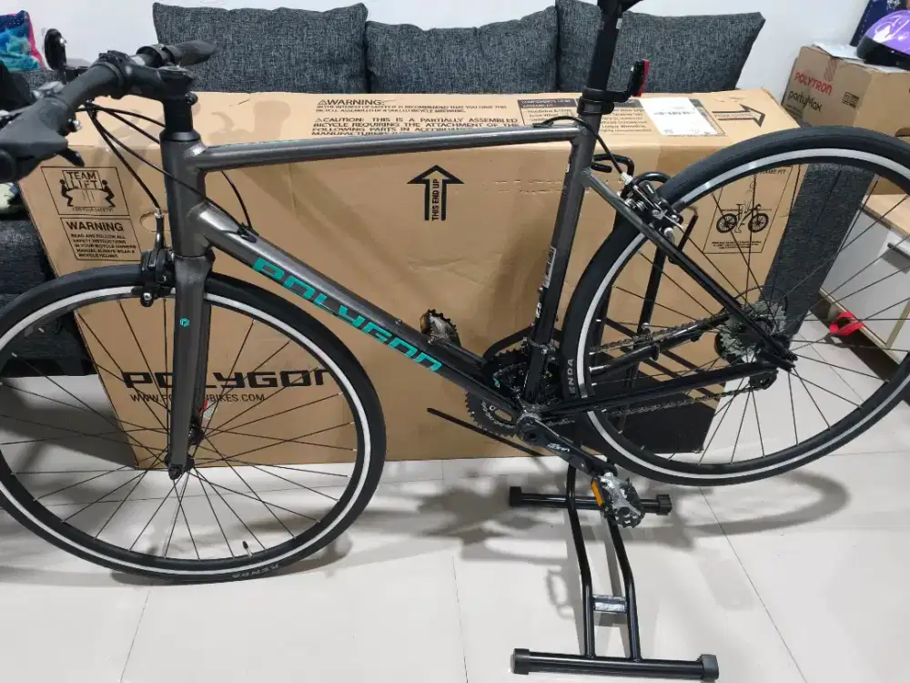 Sepeda Polygon strattos Charcoal F3