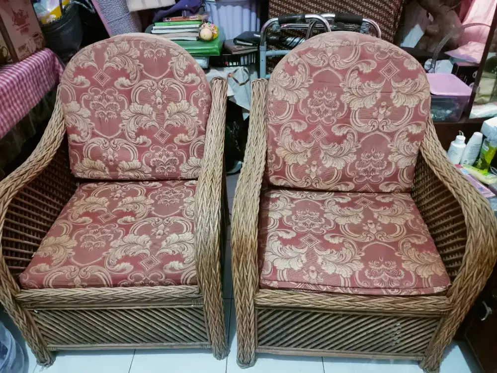 Kursi rotan antik
