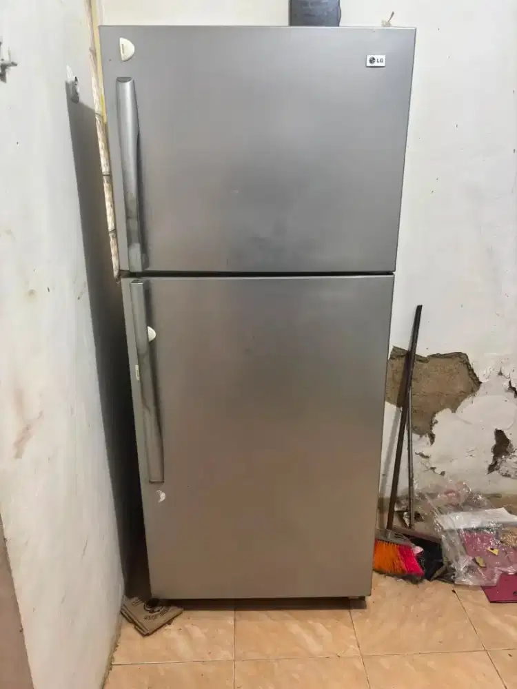 Dijual kulkas LG 2 pintu Freezer atas