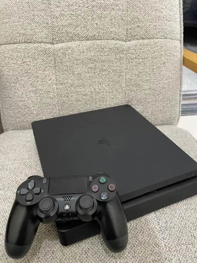 PlayStation 4 500GB Seri 22