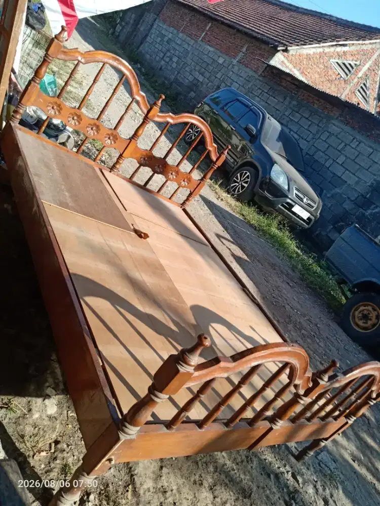 Dipan jati kayu
