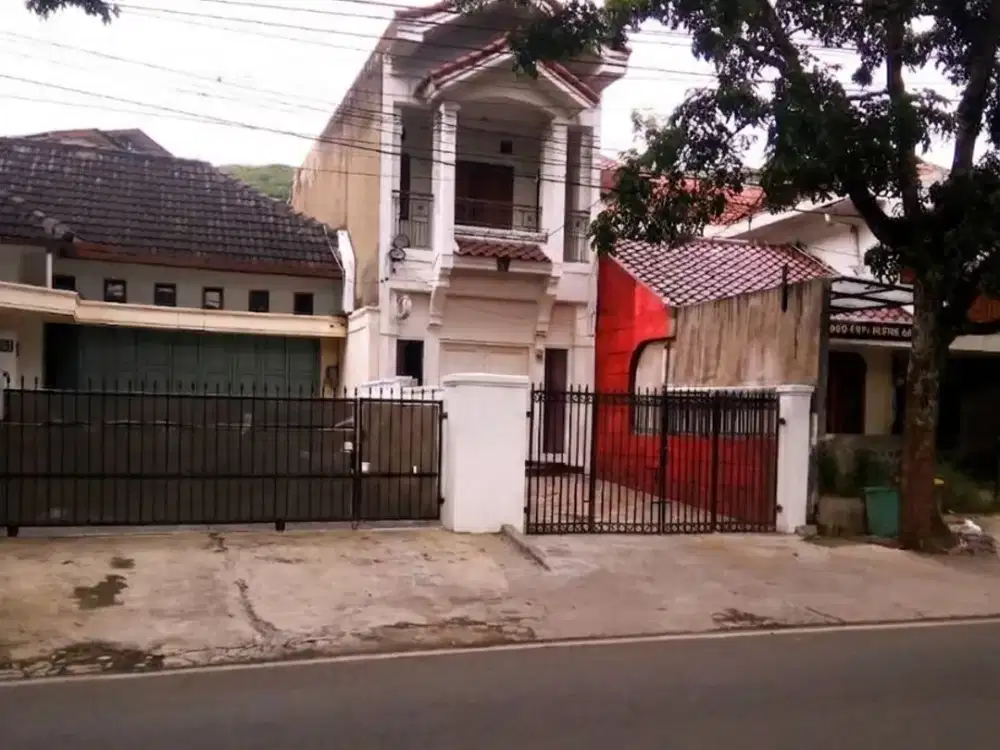 Disewakan Rumah Minimalis 2 Lantai Di Sayap Riau Bandung