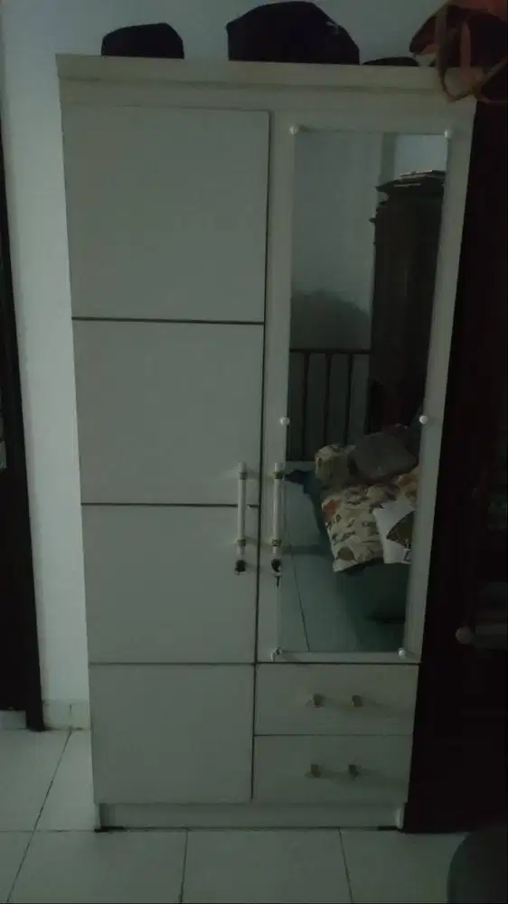 lemari putih 2 pintu