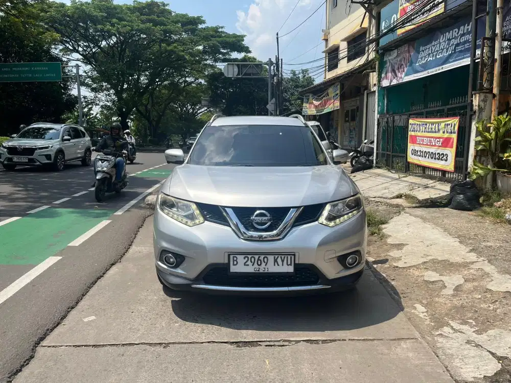 Nissan XTrail 2.5 T32 Automatic 2015 Abu Muda Metalik