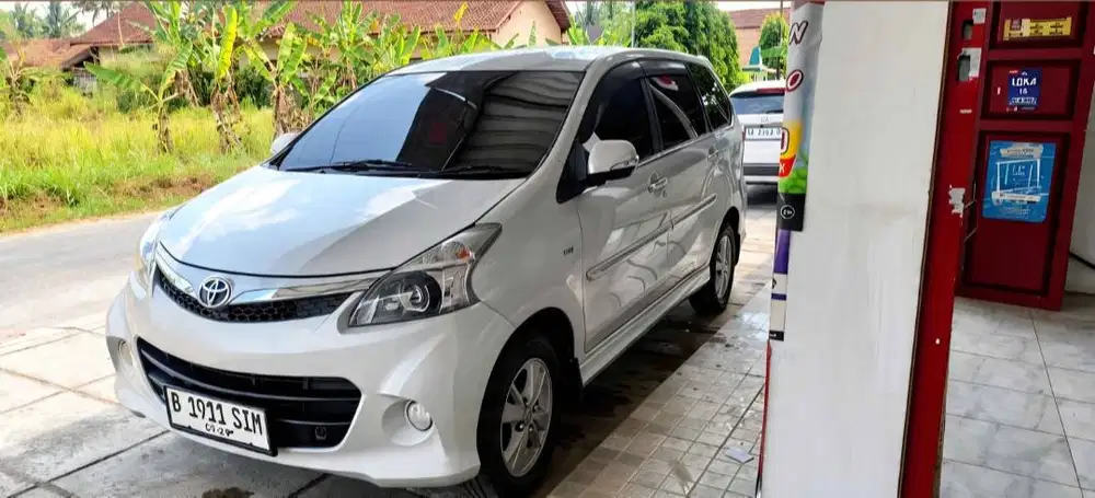 oyota Avanza Veloz 1.5 AT 2014 Silver