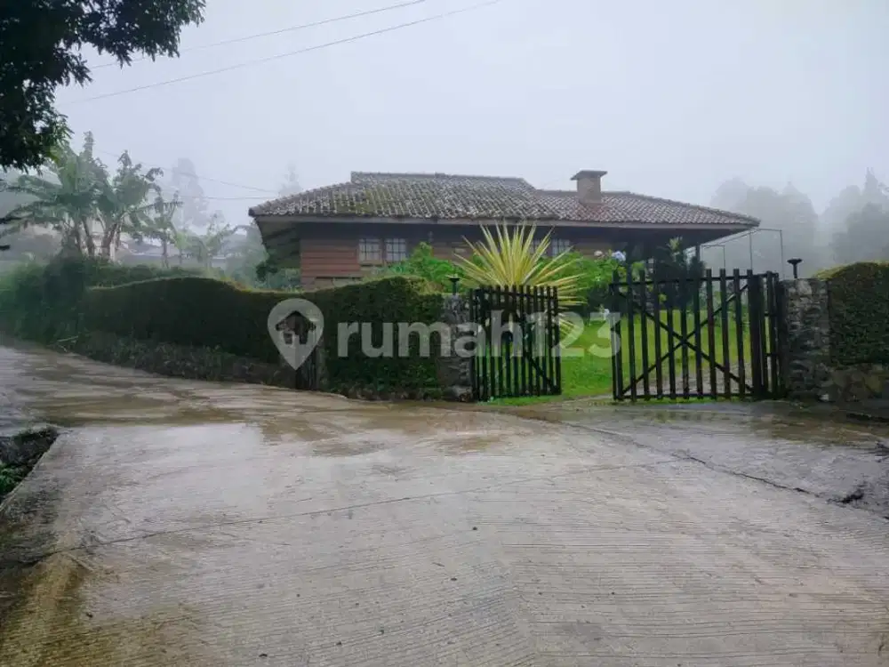 Dijual Vila di Tugu Selatan, Cisarua, Bogor