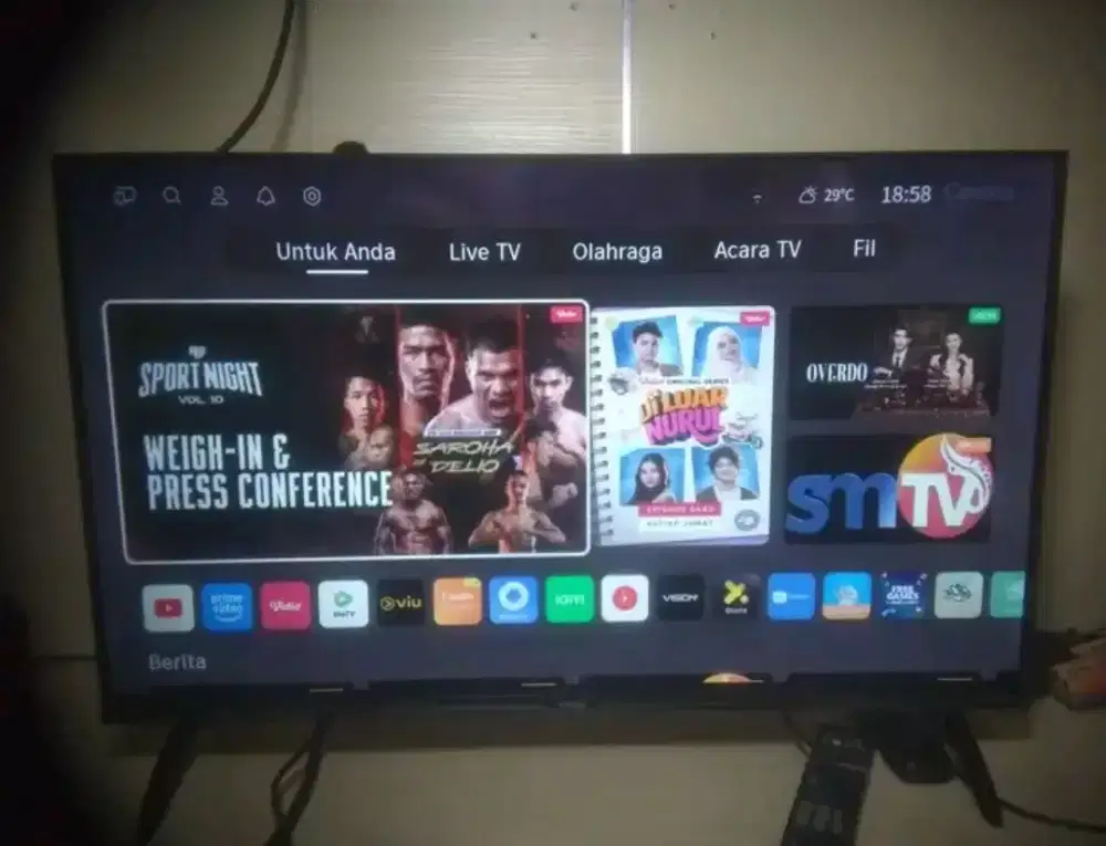 Led TV Smart TV coocaa 32 Inch . Like new . Fullset