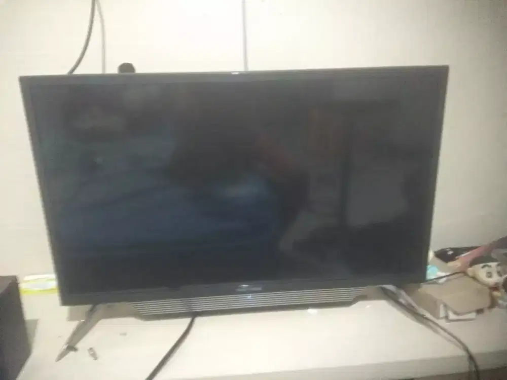 LED TV RUSAK . POLYTRON .32 INCH . ANALOG