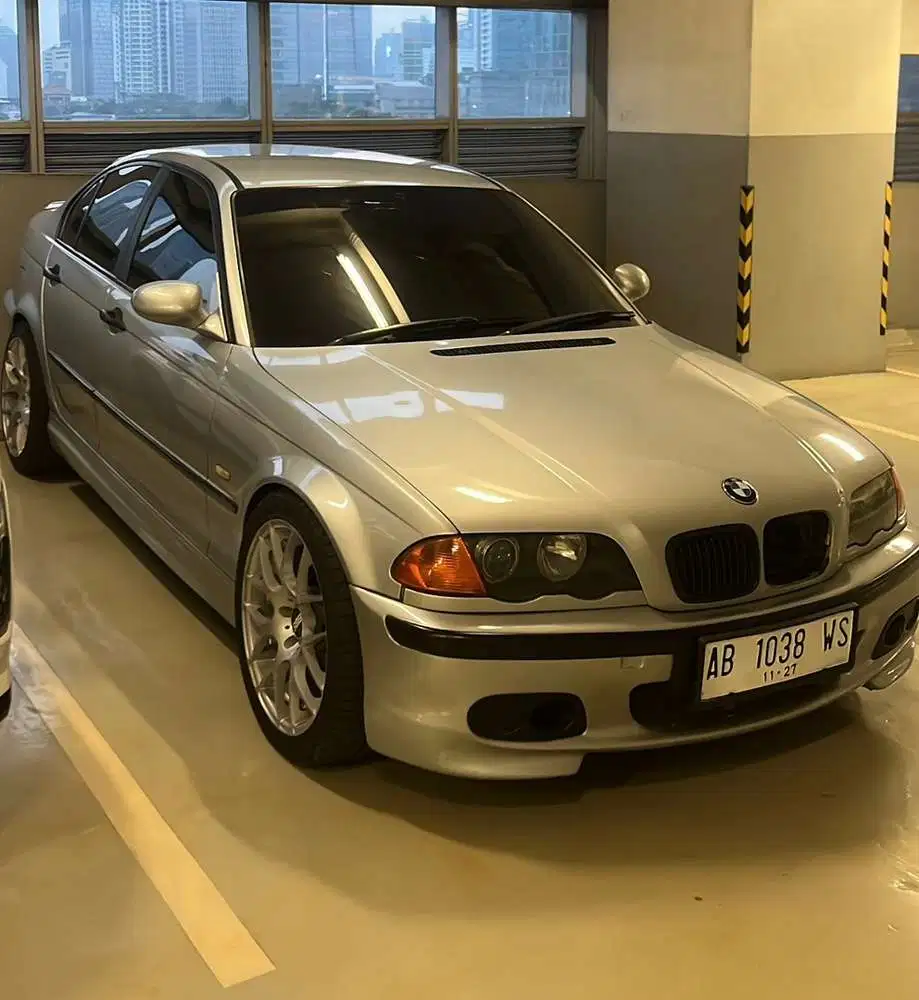 BMW 318i 2000 Bensin