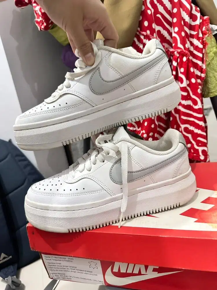 Sepatu NIKE Court Vision Alta