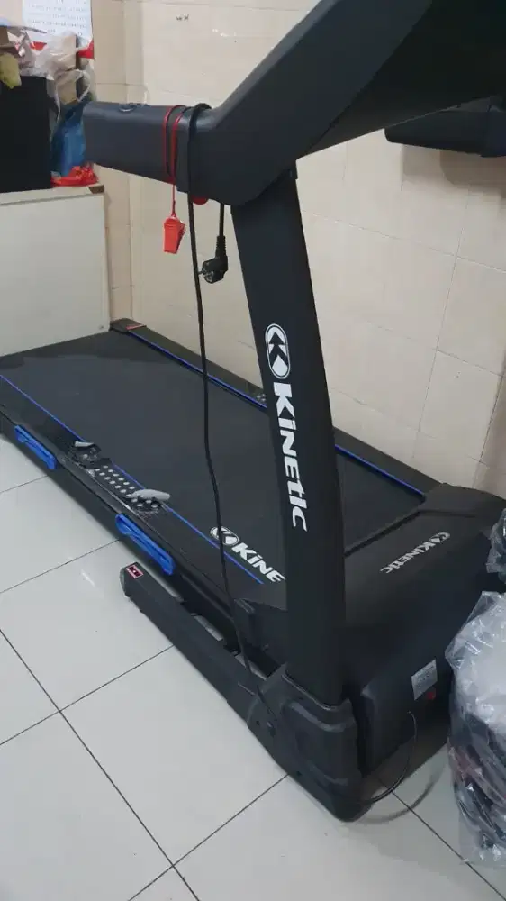 JUAL CEPAT Treadmill Kinetic 2.5 HP Max 135 KG KONDISI 90%-Medan
