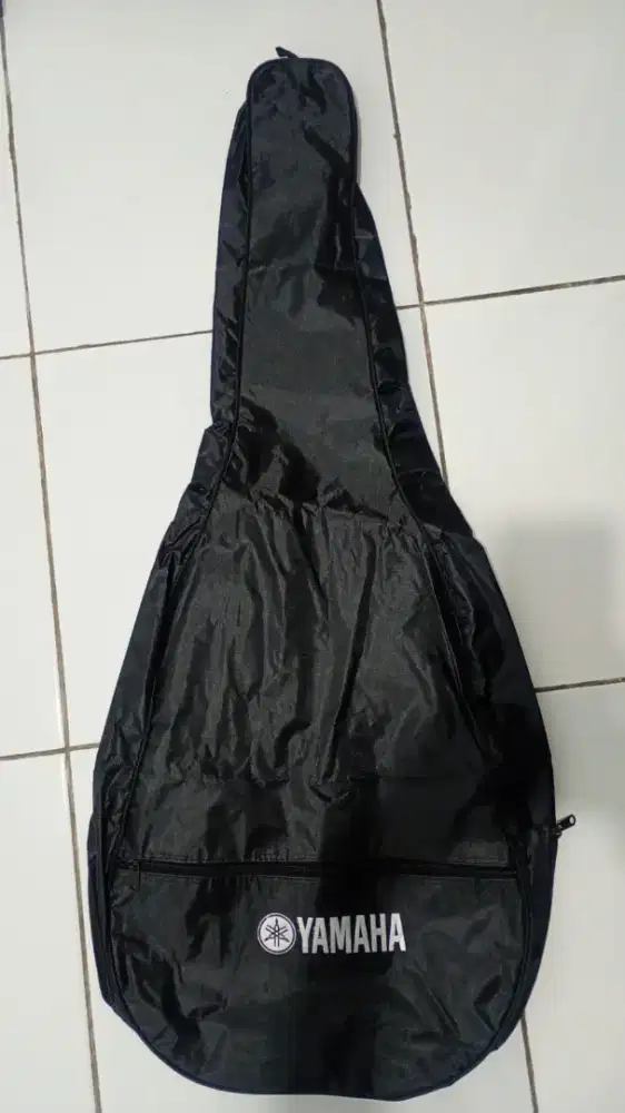 Sarung gitar tebal