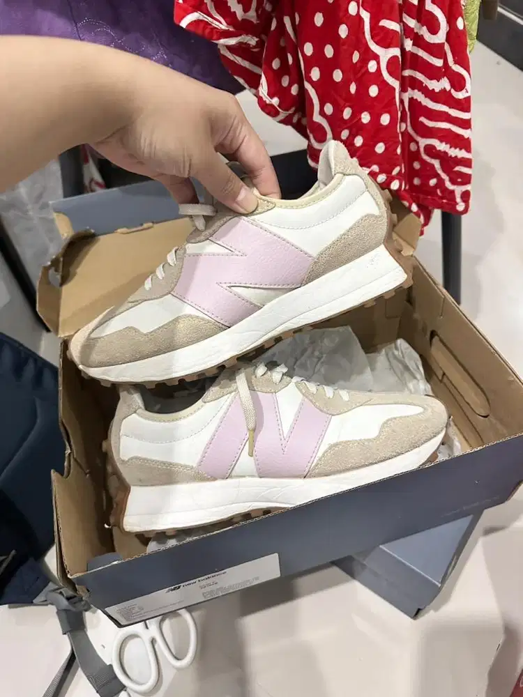 New Balance 327 Moonbeam Pink