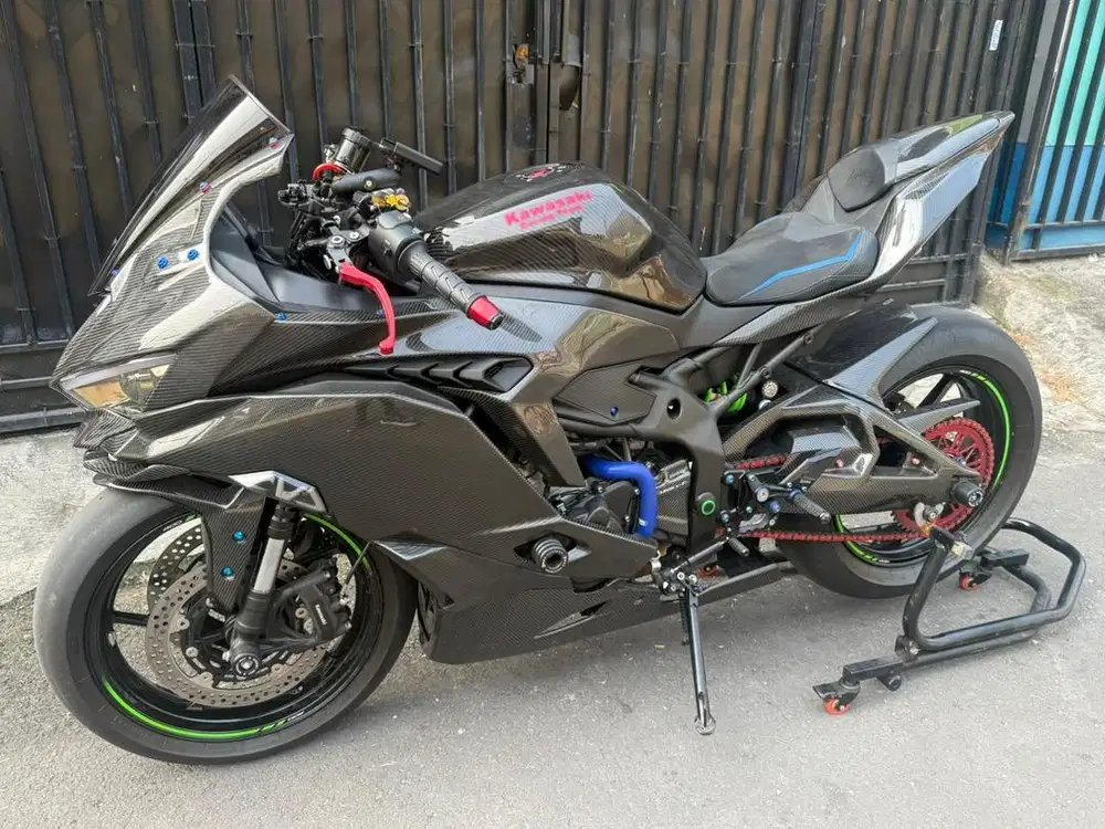 Kawasaki zx4r karbon