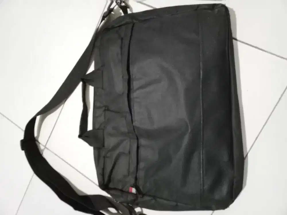 Tas Selempang Laptop