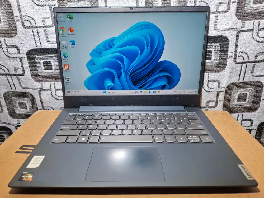 Laptop Lenovo S340 Ryzen 3 ram 8gb ssd 512gb VGA keyboard nyala