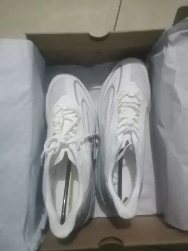 Sepatu nineten masih baru
