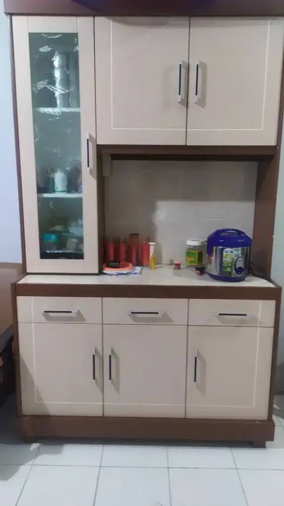 Dijual Lemari Dapur Kondisi Bagus