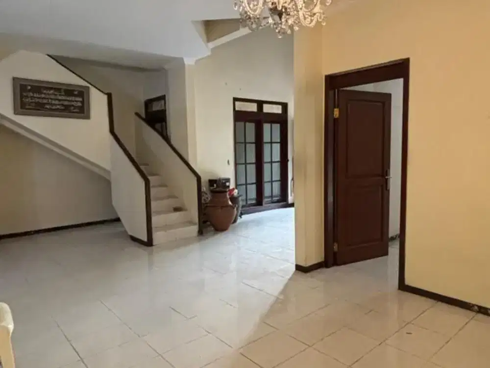 Rumah Siap Huni di Jl. Gedung Hijau Pondok Indah, Jakarta Selatan