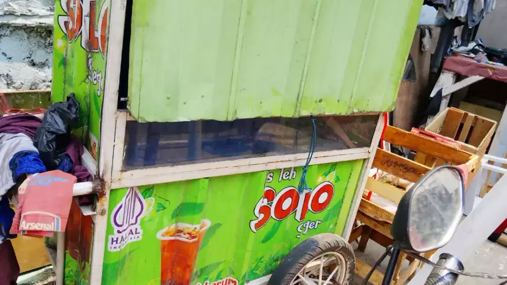 Gerobak bekas teh solo