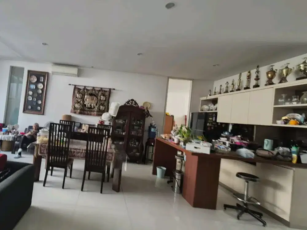 Pakuwon Indah Lisbon dekat Pakuwon Mall