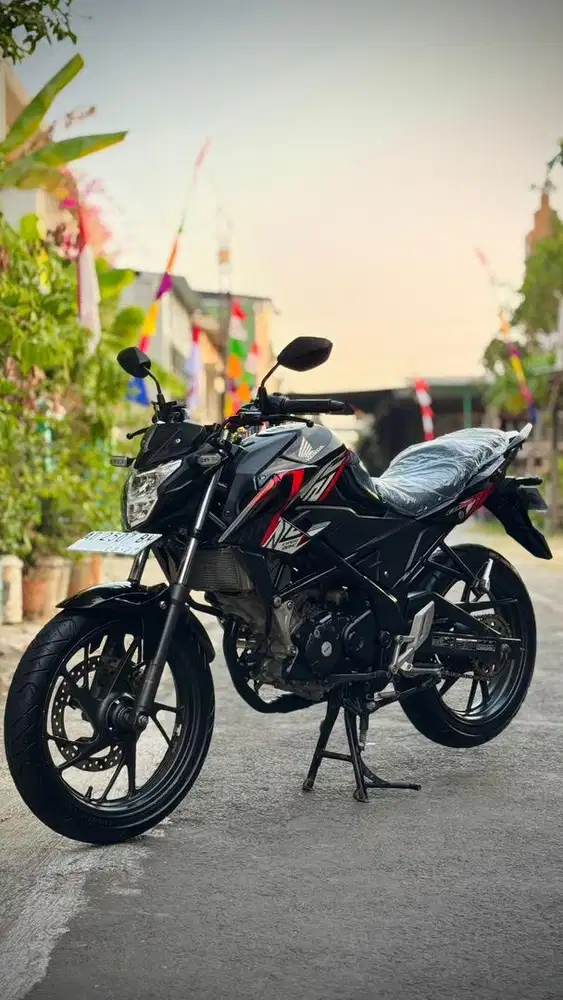 NEW CB150R V2.0 AD Byl istimewa original km low