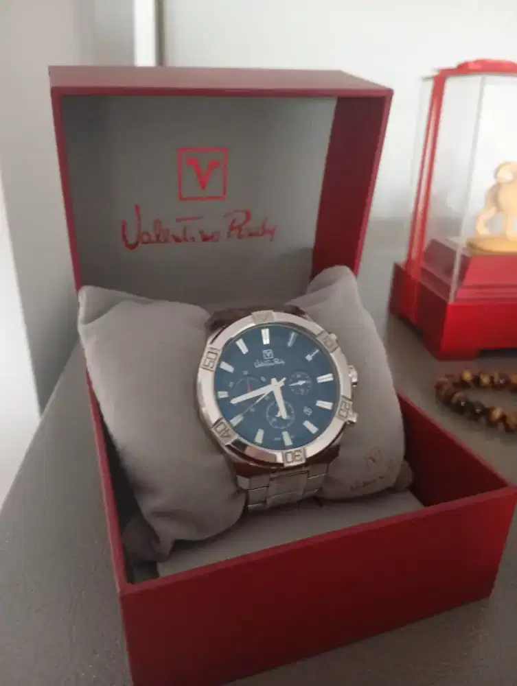 Dijual jam tangan old money Valentino Rudy