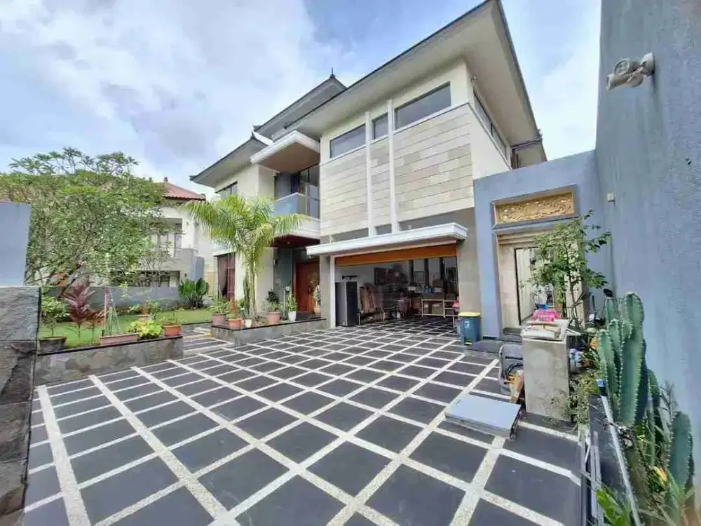 DiJual Rumah Mewah Sultan Sukajadi Batam Dengan Kolam Renang Pribadi Hadap Lapangan Golf