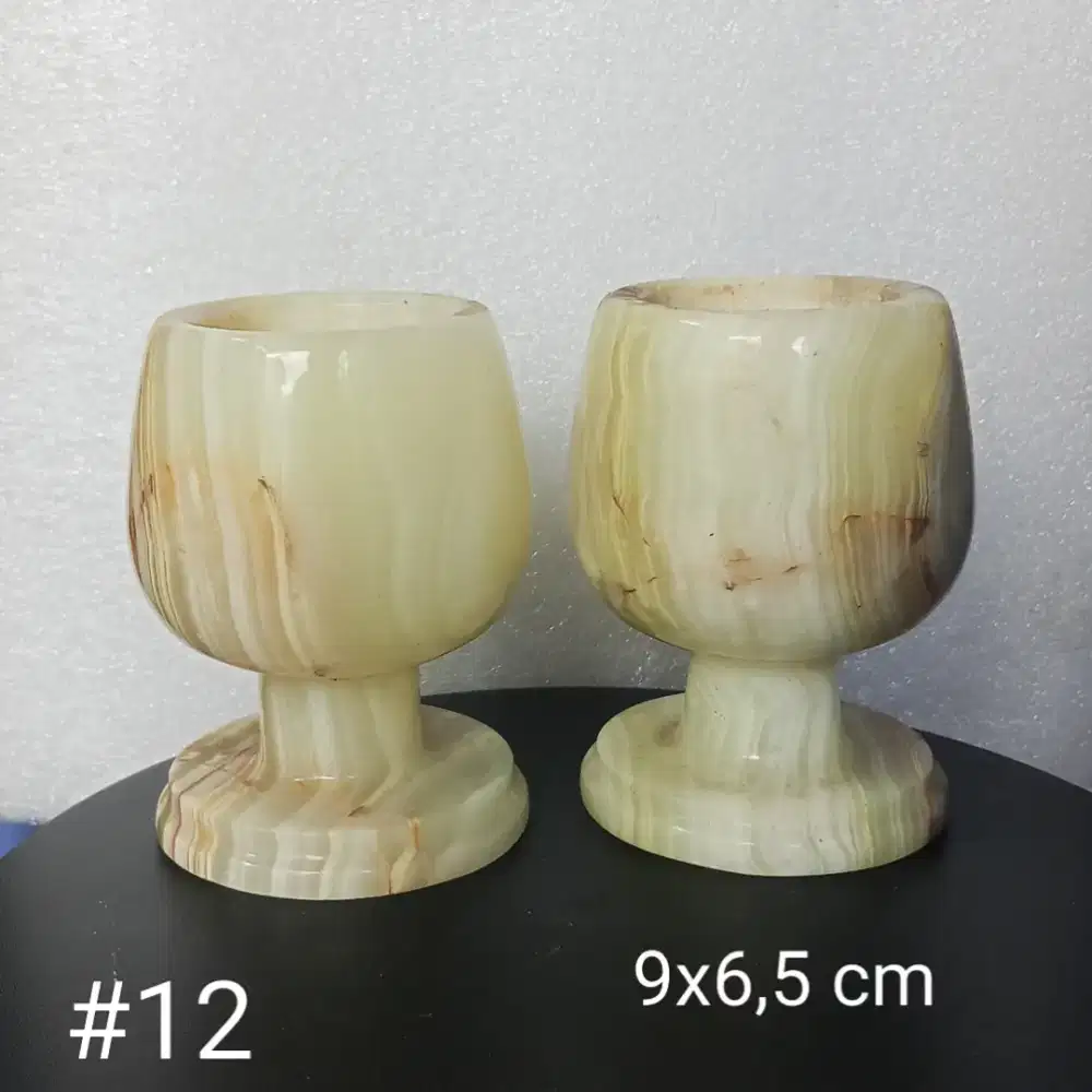 Pajangan gelas bahan batu alam