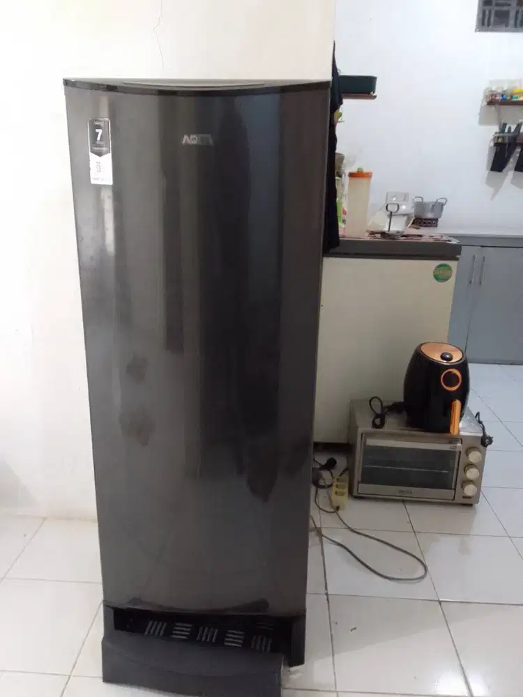 JUAL CEPAT KULKAS 2ND AQUA 1 PINTU