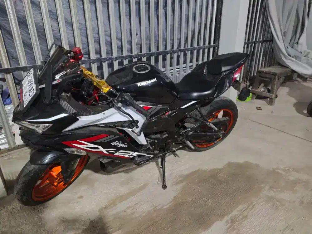 KAWASAKI NINJA ZX25R TAHUN 2021 QUICKSHIFTER GOOD CONDITION