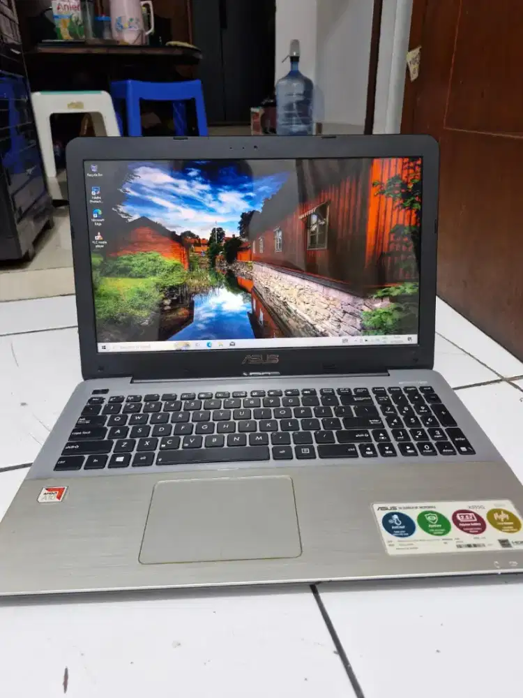 Laptop asus x555QA