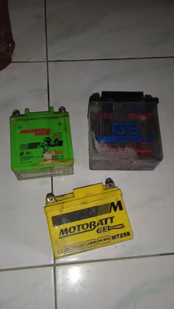 Tiga Aki motor mati