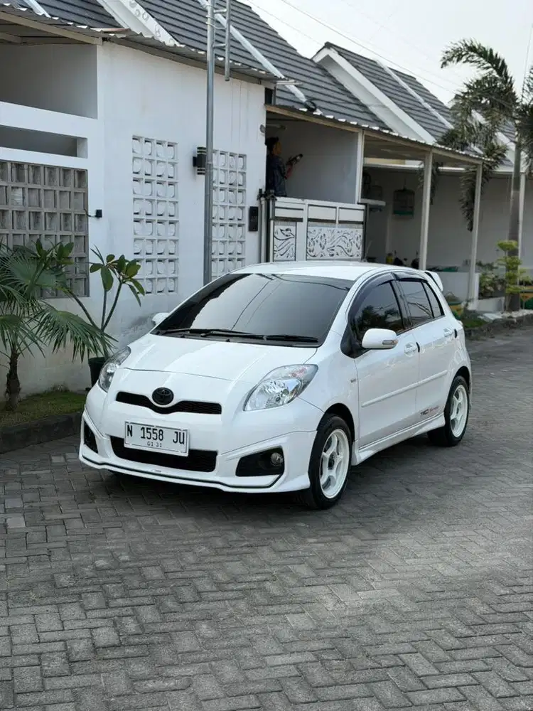 YARIS TRD S LIMITED AT 2012 - DP 10 JT