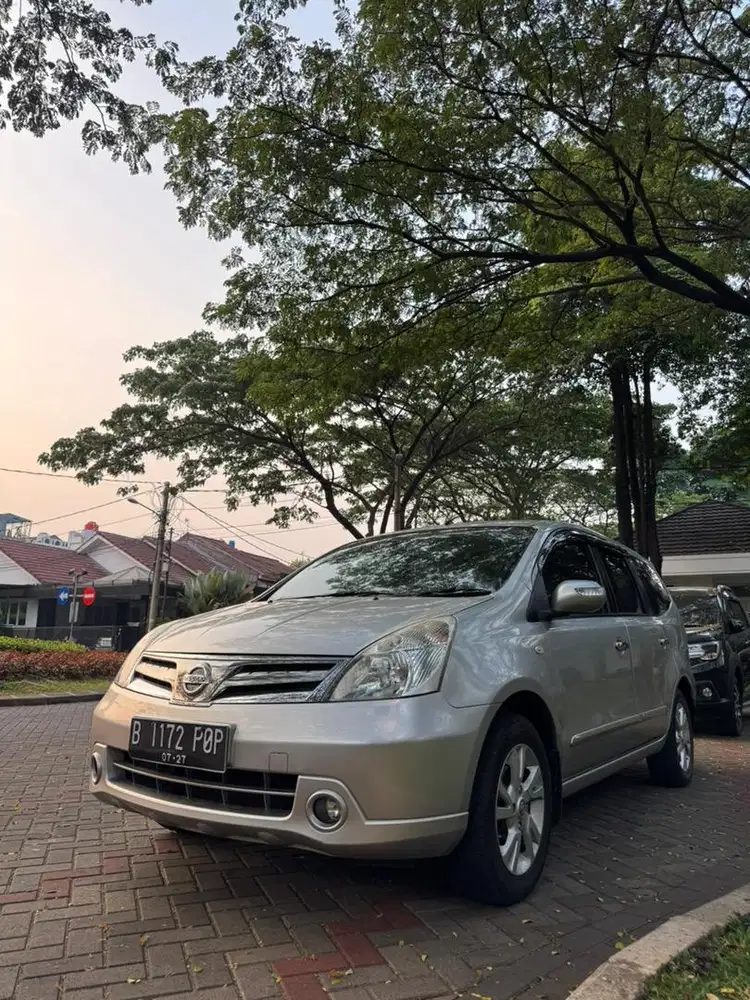 Dijual Livina ultimate 2013 nik 2012 low  full service bengkel remi