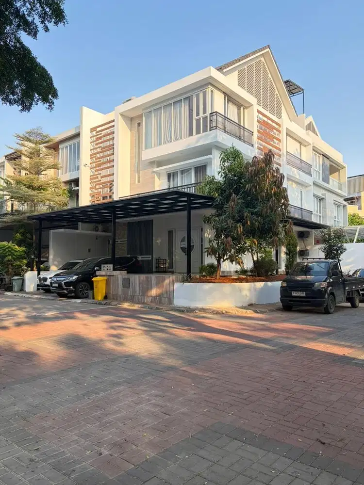 Jual Rumah 3 Lantai Taman Grisenda Cluster Lucky Park