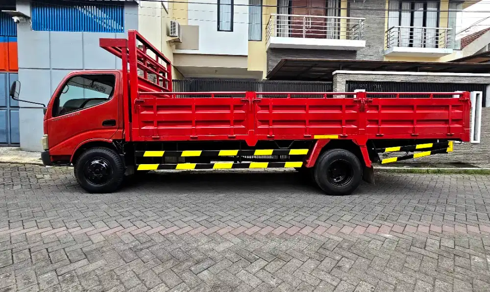 HINO DUTRO 130 MDL/Long 5.75m KABIN 100%ORI CAT KM105RB MESIN ISTIMEWA