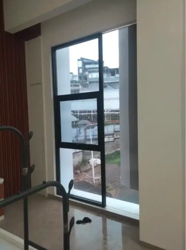 Pemasangan Sticker sunblas dan Kaca Film segala Gedung dan Perkantoran