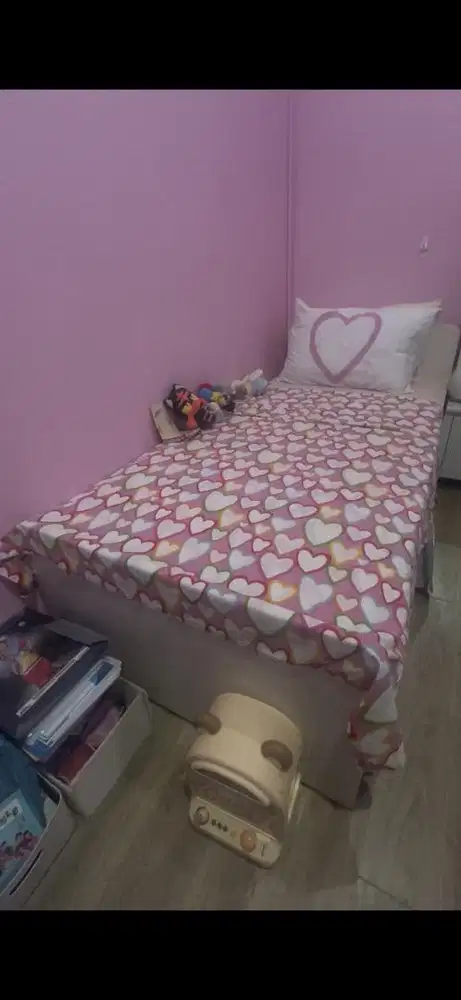 Kasur IKEA, jarang dipakai. LIKE NEW