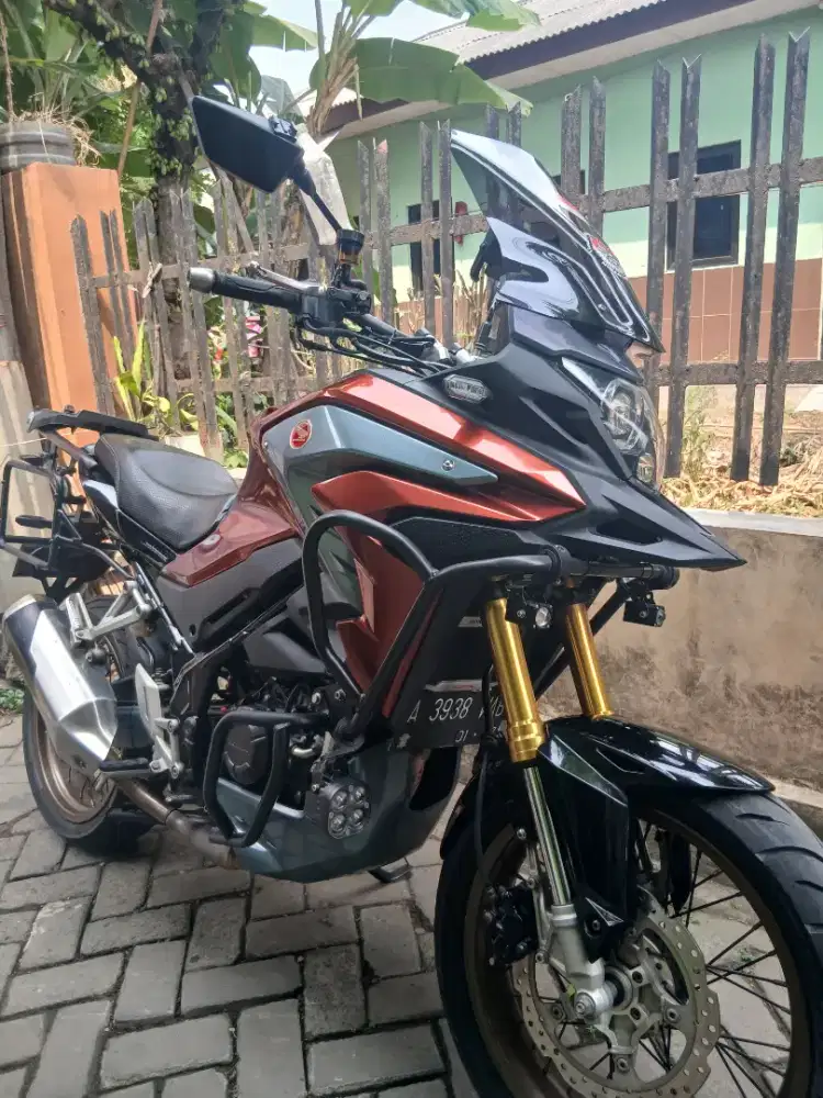 Dijual Motor CB150X Mesin Standar Modif