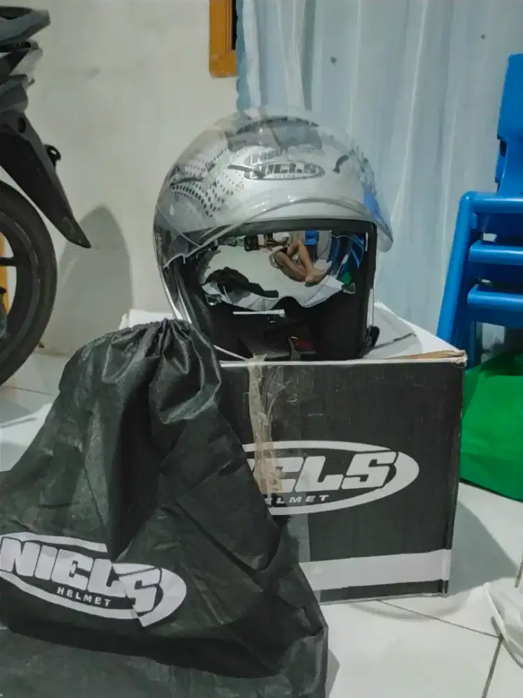 Niels Azura double visor Size XL