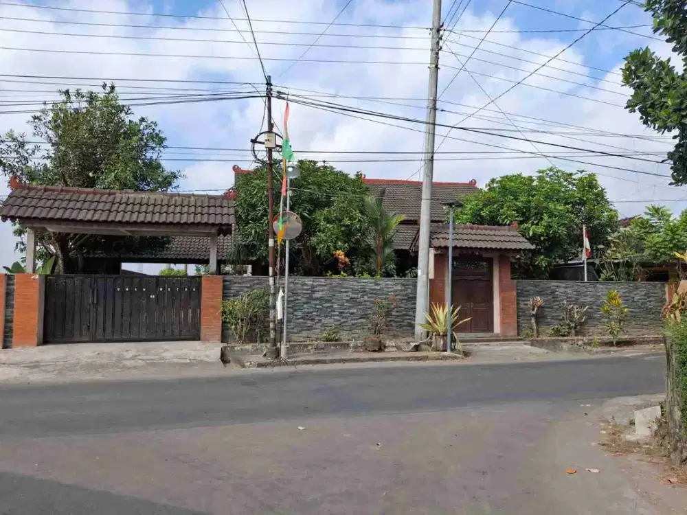 RUMAH BESAR TANAH LUAS DEKAT PINTU TOL JOGJA